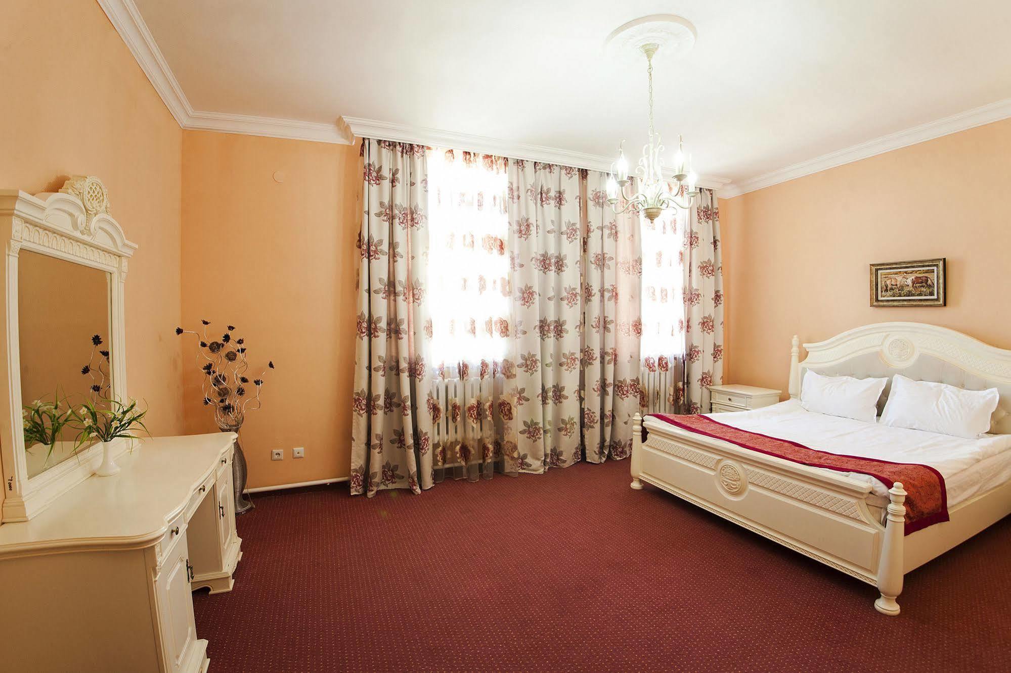 San Marino Hotel Astana Екстериор снимка